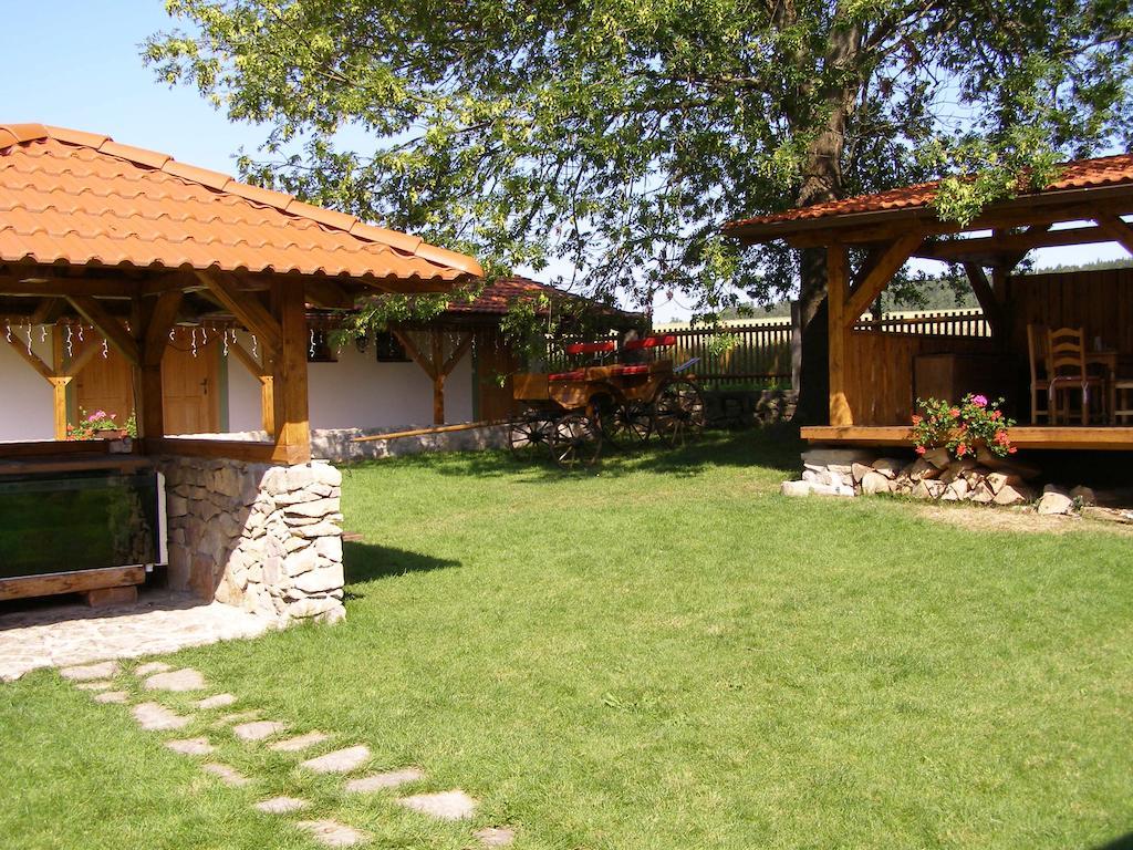 Hotel Na Statku Mirosov Mirosov  Екстериор снимка