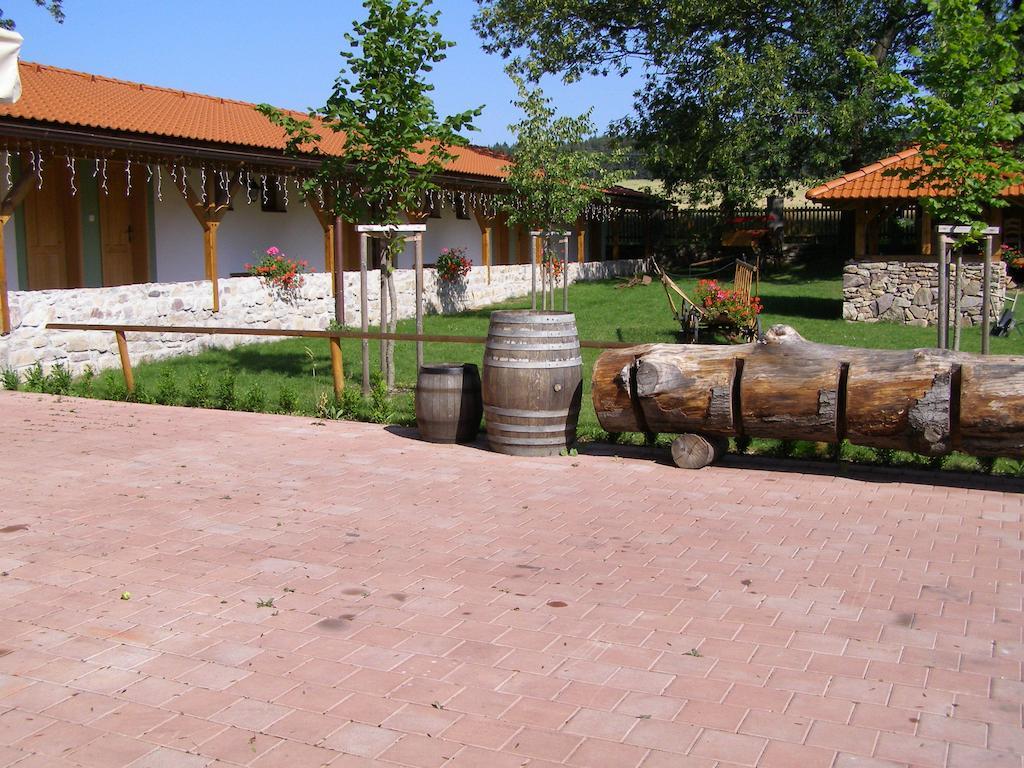 Hotel Na Statku Mirosov Mirosov  Екстериор снимка