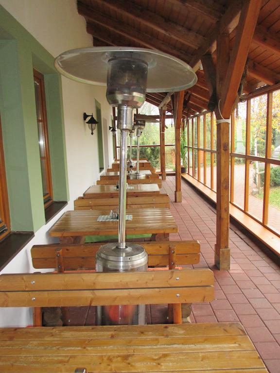 Hotel Na Statku Mirosov Mirosov  Екстериор снимка