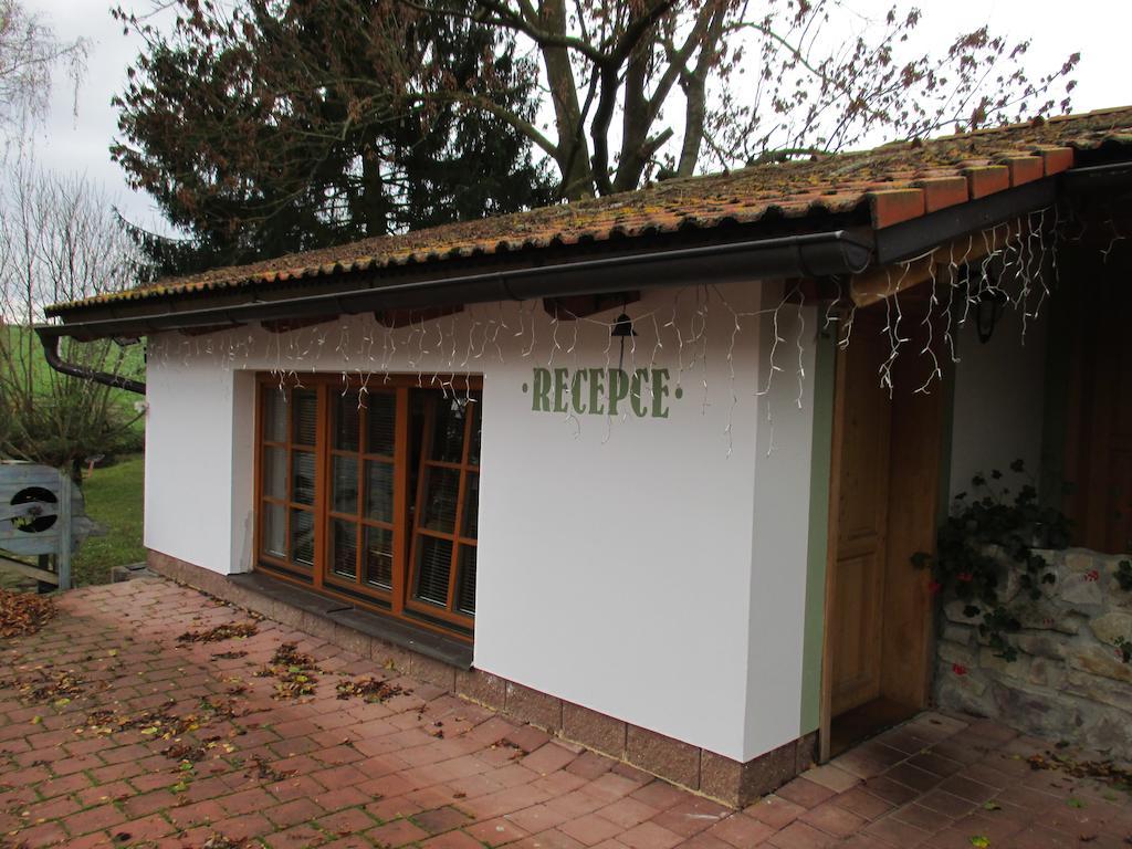 Hotel Na Statku Mirosov Mirosov  Екстериор снимка