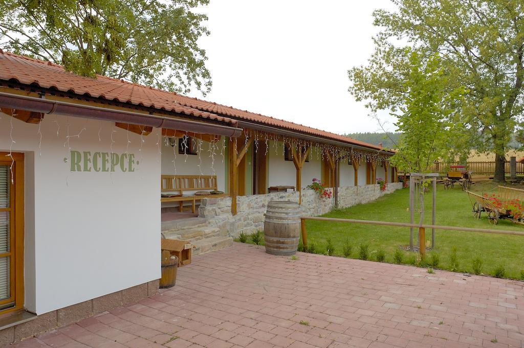Hotel Na Statku Mirosov Mirosov  Екстериор снимка