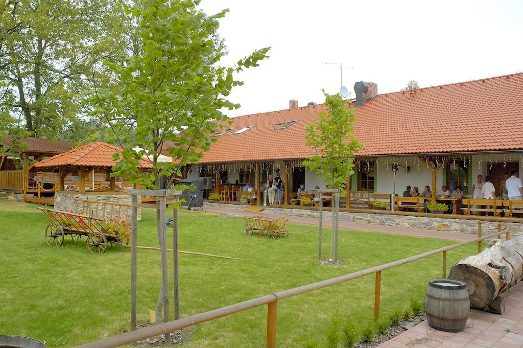 Hotel Na Statku Mirosov Mirosov  Екстериор снимка