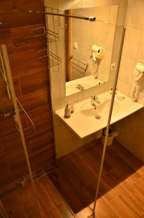 Hotel Na Statku Mirosov Mirosov  Екстериор снимка