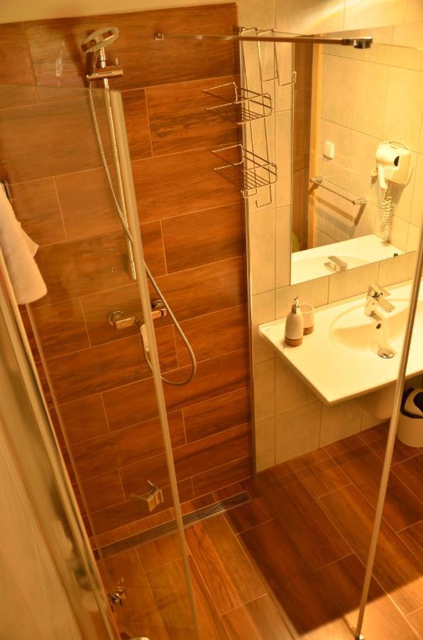 Hotel Na Statku Mirosov Mirosov  Екстериор снимка